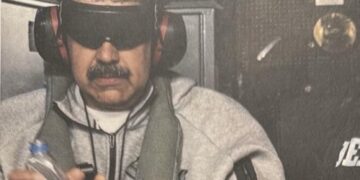 ‘체포’ 마두로 부부, 뉴욕 도착했다…“요원들에 둘러싸여 이동”