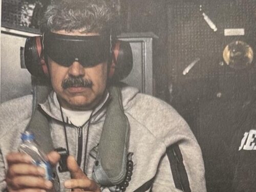 ‘체포’ 마두로 부부, 뉴욕 도착했다…“요원들에 둘러싸여 이동”