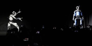 미스터 ‘아틀라스’… “저 공장에 붙었대요”