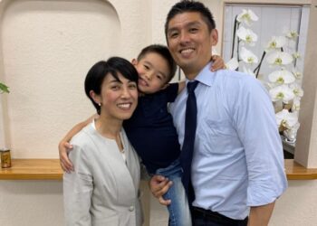 “정치엔 왜 주말이 없나요”… 日 7선 의원의 ‘육아 전업’