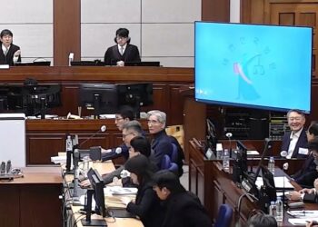 尹 ‘내란 우두머리’ 결심 연기…13일에 구형