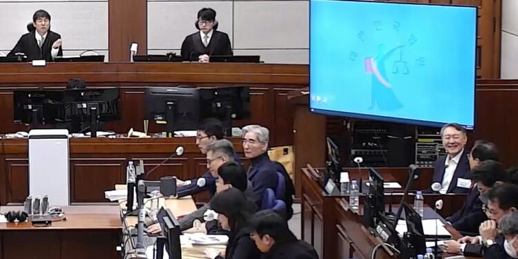 尹 ‘내란 우두머리’ 결심 연기…13일에 구형