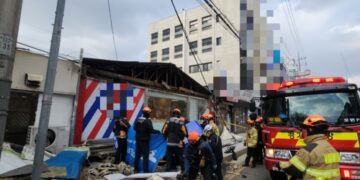 강풍에 간판 붕괴…경기서 20대 사망·4명 다쳐