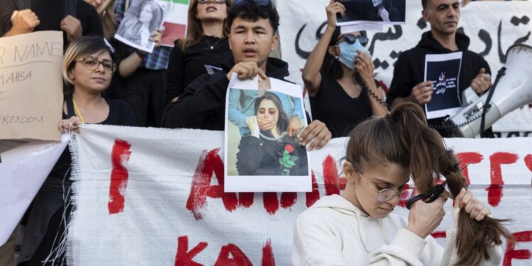 ①팔레비 소환 ②美 개입 ③상인 주도… 이란 시위 4년 전과 달라졌다