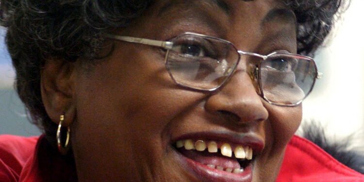 ‘백인에 자리 양보 첫 거부’ 흑인 민권운동가 콜빈 별세