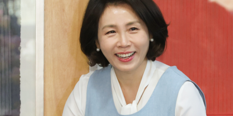“따뜻한 한끼” 자립준비청년 생일상 차린 김혜경 여사
