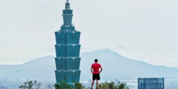 “생중계 도중 죽을 수도”…101층 빌딩 ‘맨몸 등반’한다는 남성