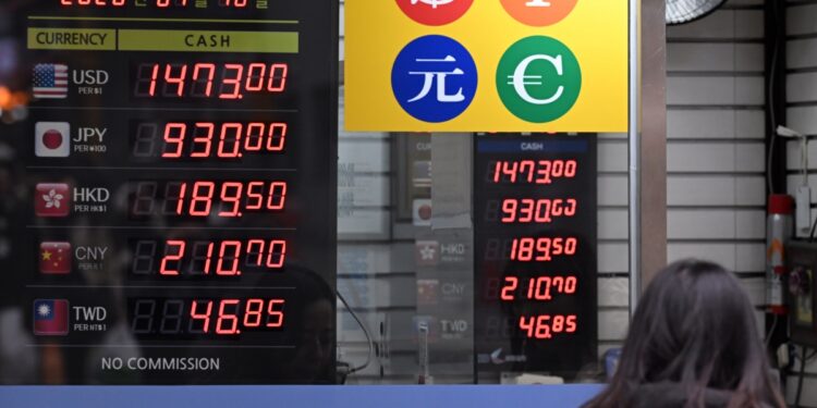 IMF의 경고… “韓, 환율 변동 때 출렁이는 위험자산 너무 많다”