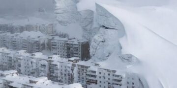 “10층 아파트도 눈더미에 매몰”…러시아 폭설의 위엄