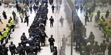 “성형수술로 얼굴 바꾸기도”…경찰, 캄보디아 송환 피의자 73명 전원 구속영장 신청