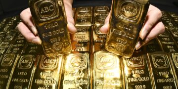 금값, 사상 첫 온스당 5000달러 돌파… 한 돈 103만원