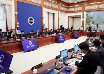 李 “부동산 팽창, 거품 키워 경제 타격”