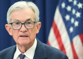 3연속 인하 멈췄다…美연준, 금리 3.50~3.75%로 ‘동결’
