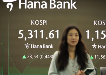 [속보] 美 기술주 급락에 코스피 -2.24% 출발…삼성전자 -4%