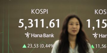 [속보] 美 기술주 급락에 코스피 -2.24% 출발…삼성전자 -4%