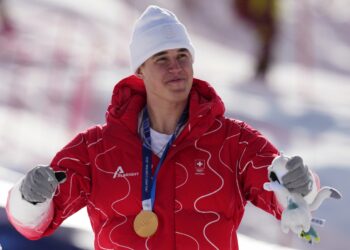 올림픽 데뷔 무대서 금메달…스위스 폰 알멘, 활강 정상에