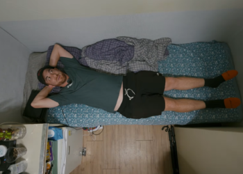 “숨이 턱, 감옥 같아…한국인들 이런 데서 살아?” 고시원 갔다 충격받은 유명 美유튜버