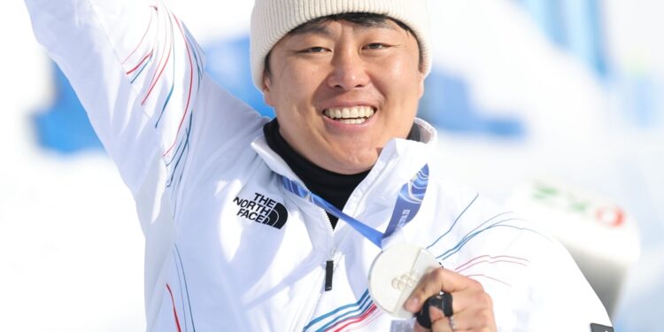 “소노보드는 내 인생. 아내에게 고맙다” 태극전사 가족은 나의 힘…한국에 올림픽 400번째 메달 선사한 김상겸