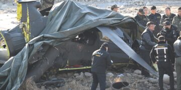 육군 코브라 헬기 훈련 중 추락…준위 2명 사망