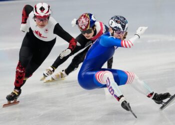 얼음판 ‘물렁’… 선수는 ‘철렁’, 대책은 ‘헐렁’… 홈팀만 ‘설렁’