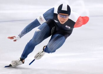‘빙속 간판’ 김준호 남자 500m서 12위…스톨츠는 또 ‘올림픽 신기록’