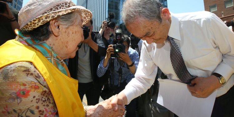 위안부 할머니에게 사죄…日 석학 무라오카 다카미쓰 별세