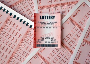 ‘같은 번호’로 22년 복권 산 뚝심 男…결국 51억원 돈벼락 맞았다