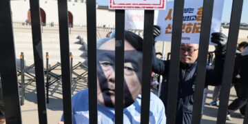 [속보] 윤석열 호송차 법원 도착… 오후 3시 ‘내란 우두머리’ 1심 선고