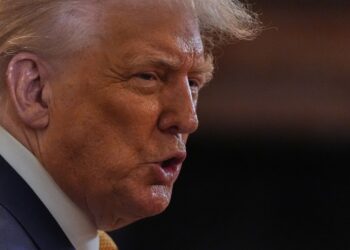 트럼프 무역 전쟁, 판 뒤집혔다…美대법원, 상호관세 ‘위법’ 판결