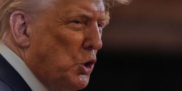 트럼프 무역 전쟁, 판 뒤집혔다…美대법원, 상호관세 ‘위법’ 판결