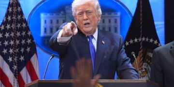 백악관 “10% 임시관세 24일 발효”…핵심광물·자동차 등 제외