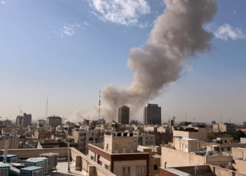 美·이스라엘, 이란 전격 공습…중동 화약고 터졌다(종합)