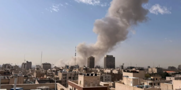 美·이스라엘, 이란 전격 공습…중동 화약고 터졌다(종합)