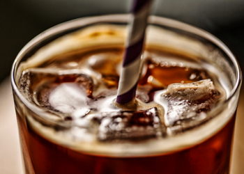 점심에 ‘아아’ 마시려 했는데…“세균·대장균 초과 적발” 무슨 일?