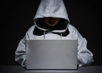 “친구야 이거 받아” 카톡 눌렀다가 ‘봉변’…북한 해킹범 짓이었다