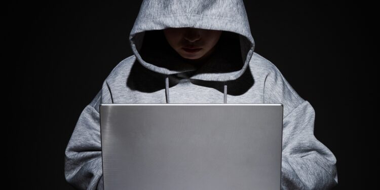 “친구야 이거 받아” 카톡 눌렀다가 ‘봉변’…북한 해킹범 짓이었다