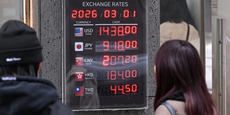 “달러 강세에 환율 다시 오르고 주가 변동성 커질 수도”