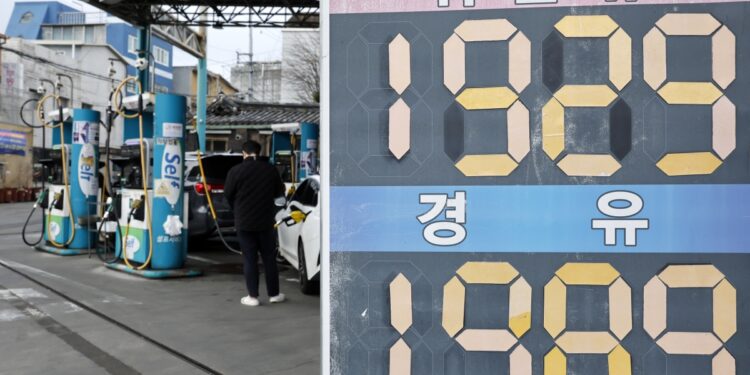 “경유값 미쳤다” 휘발유 추월… 서울 1900원 동시 돌파