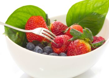 봄철 즐겨 먹는 ‘이 식품’ 농약 오염 상위권 싹쓸이…“안전한 건 따로 있다”