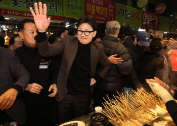 부산 찾은 한동훈 “코스피 6000, 반도체 덕분…국민은 고통”