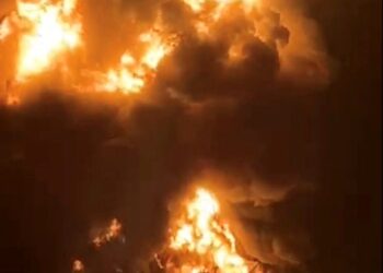 이란, 유조선 보이면 무차별 폭격…“한 방울도 못 지나가”