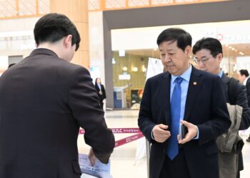 한일 재무장관 “환율 급변 우려”…외환시장 공동 대응