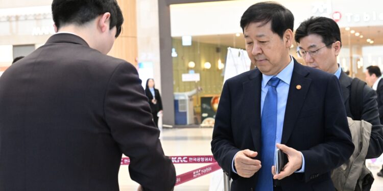 한일 재무장관 “환율 급변 우려”…외환시장 공동 대응