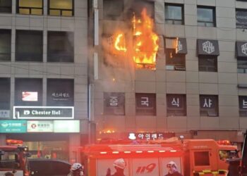 BTS 컴백 앞두고 소공동 캡슐호텔 화재…외국인 여성 ‘의식불명’