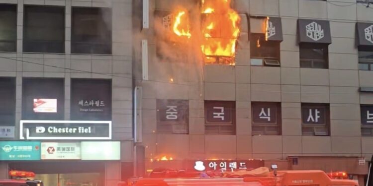 BTS 컴백 앞두고 소공동 캡슐호텔 화재…외국인 여성 ‘의식불명’