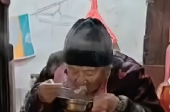 “매일 ○○에 술 한잔”…102세 할머니의 ‘반전’ 장수 비결