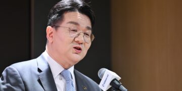 대한항공 영업이익 반토막에도…조원태 회장 연봉은 146억