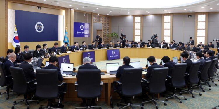 ‘전쟁 추경’도 현금성 지원 재현되나… 지역화폐 유력 검토