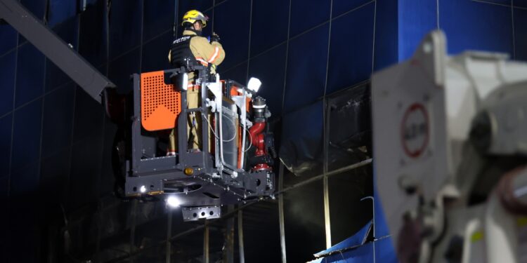 대전 화재 실종자 1명 사망…완진됐지만 남은 실종자 13명