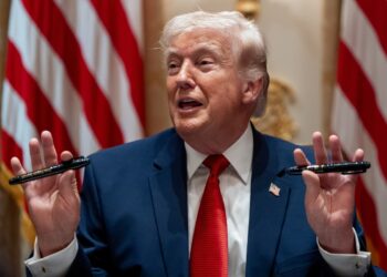 트럼프 “4월6일까지 안 친다”…이란 발전소 공격유예 열흘 더